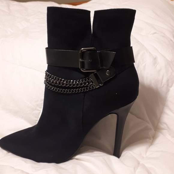 Shoes - Picture 3 of 4